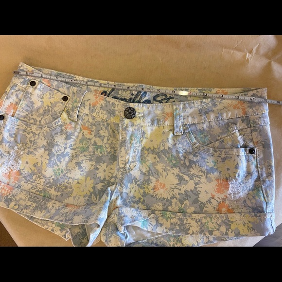 Vanilla Star Denim floral shorts - Picture 4 of 6